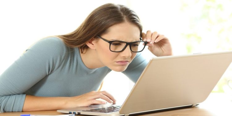 Visión cansada y pasas mucho tiempo frente al computador o celular señal de “Presbicia” a la vista 1 fed95f536c3807ef01b0a304400c87108727aa6c 1024x576 1