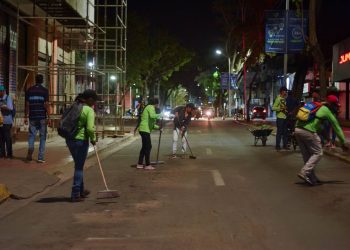 La Alcaldía del municipio Maturín sanea más de 2 mil metros cuadrados en la avenida Bolívar a la altura de la plaza Rómulo Gallegos. (Foto: cortesía)