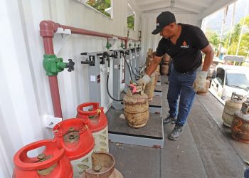 Las jornadas con la planta móvil de llenado de Gasmaca permiten acortar los tiempos en la distribución y atención a los sectores. (Foto: Eliseo Pereira)