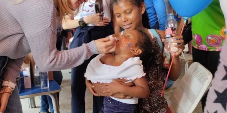 Mega Jornada de Vacunación aspira inmunizar mil niños por día en Monagas 1 La primera dama del estado y presidenta de la Fundación Regional El Niño Simón Monagas, Sorenelly Zambrano de Luna afirma: “Vacunar es salvar vidas”. (foto: Cortesía)