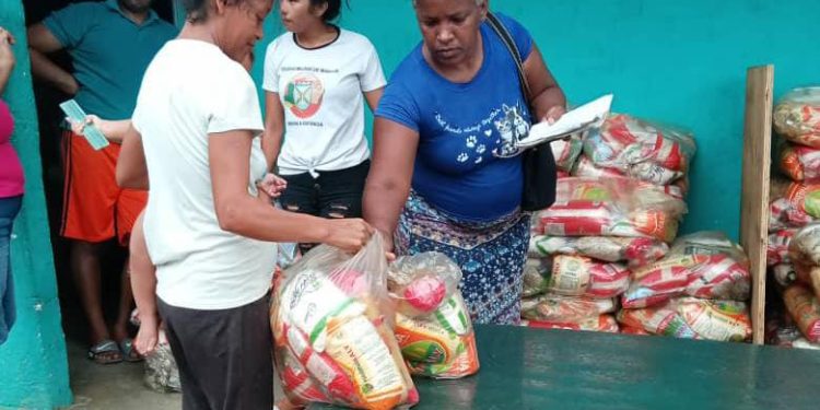 Benefician a más de 7 mil familias de Aguasay con la venta combos CLAP 1 Familias beneficiadas con los combos de alimentación.