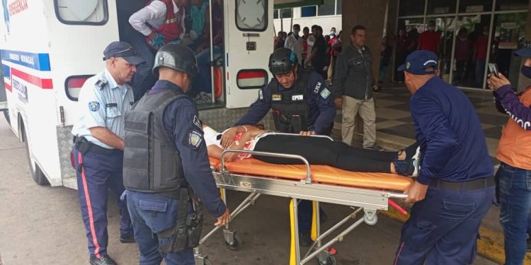 Un muerto y 23 heridos dejó vuelco de transporte público en el sector El Pinto 1 WhatsApp Image 2023 05 23 at 1.27.12 PM