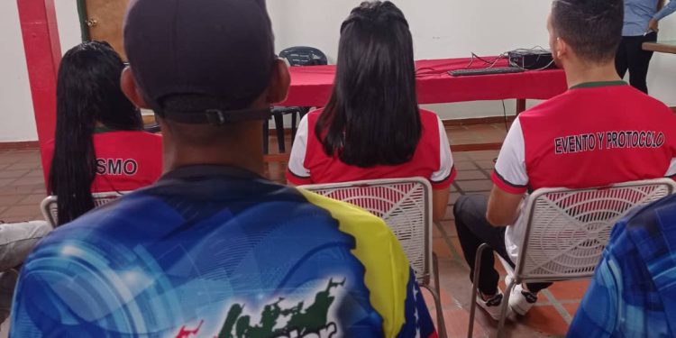 Corpoturismo asesora al poder popular en Piar para desarrollar proyectos turísticos 1 En Piar se desarrolla jornada de capacitación para proyectos turísticos.