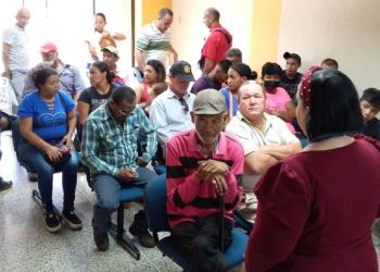 Trabajadores de la Gobernación fueron evaluados para beneficiarlos con el Plan Nacional Quirúrgico. (Foto: Cortesía)