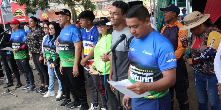 Todo un éxito la celebración del Día Mundial del Desafío en Maturín 1 Foto 1:
Más de dos mil 380 maturineses participan en el Día Mundial del Desafío haciendo actividades físicas y recreativas. (Foto: Ruby Gózalez)