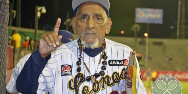 Murió Jesús "Chivita" Lezama, fanático número uno de los Leones del Caracas 1 lezama 4 1024x679 1