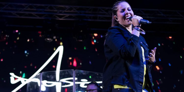 Andrea Tachinamo rinde tributo a nuestros “Orígenes” 1 AT26523 scaled 1