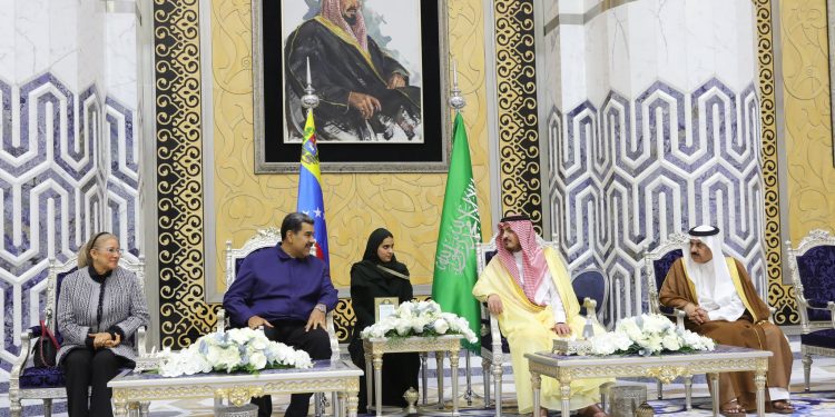 Presidente Maduro retorna al país luego de realizar una gira por Turquía y Arabia Saudita 1 Fx0QAgAXwAonVQB