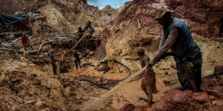 Verificarán si aún hay personas atrapadas en mina colapsada en El Callao 1 SEPULTADOS EN MINA DE EL CALLAO