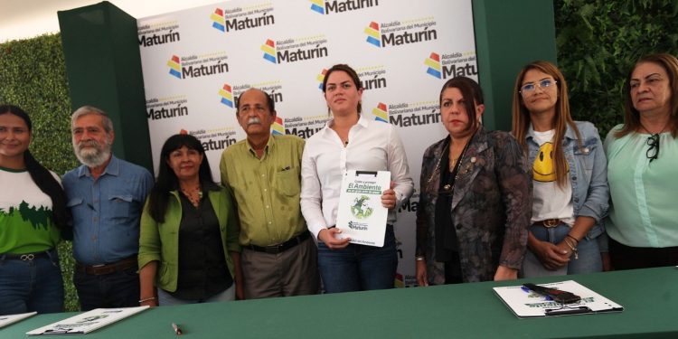 Alcaldesa Ana Fuentes firmó convenio con tres universidades para crear escuelas de Reciclaje y Ambiente 1 WhatsApp Image 2023 06 05 at 4.28.24 PM