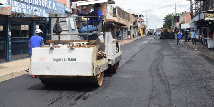 Alcaldía de San Francisco comienza plan de asfaltado en el corredor comercial Los Cactus