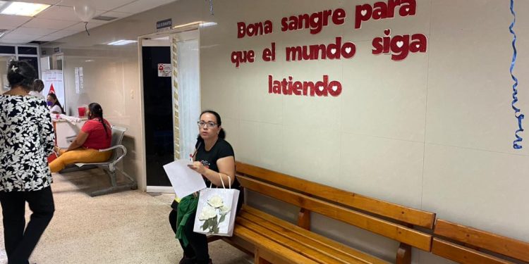 Autoridades de la salud donaran cada uno 450cc de sangre en el Día Mundial del Donante 1 WhatsApp Image 2023 06 13 at 6.00.55 PM