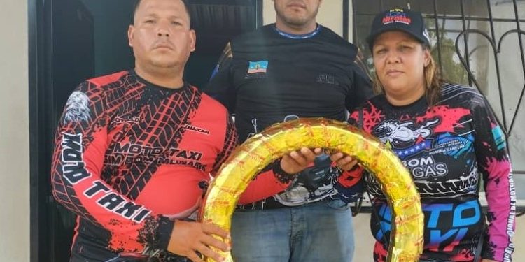 Más de 200 motorizados en Monagas fueron beneficiados con venta de repuestos y alimentos 1 Los motorizados de las diferentes localidades recibieron los beneficios de parte de la Coordinadora Regional de Sinbom Romina Canelón.