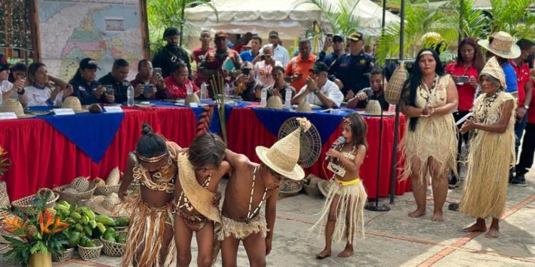 Ministro Ceballos arribó al Zulia para atender reunión con 5 pueblos indígenas tras el conflicto de los yukpa 1 arriban al zulia ministros de pueblos indigenas y de interior y justicia para atender situacion de l 7792