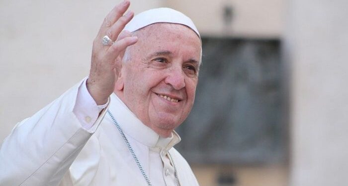 El papa Francisco ya pudo levantarse y retomar su trabajo 1 papa francisco