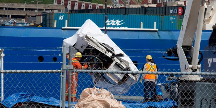 Primeras imágenes de los restos del sumergible Titán, recuperados desde el fondo del Atlántico 1 primeras imagenes de los restos del sumergible titan recuperados desde el fondo del atlantico 8356