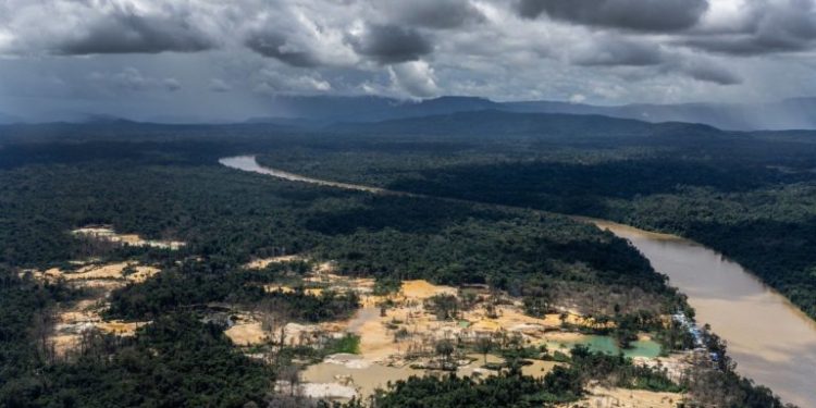 Presidente Maduro llama a combatir la minería ilegal y a prohibir la deforestación en el Amazonas 1 Mineria ilegal 2 Instituto Socioambiental 768x512 1