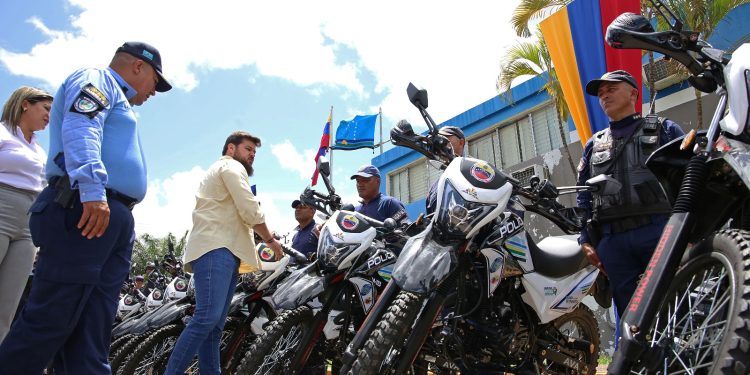 Gobernador Ernesto Luna entregó 50 nuevas motocicletas a PoliMonagas 1 WhatsApp Image 2023 07 17 at 2.40.15 PM