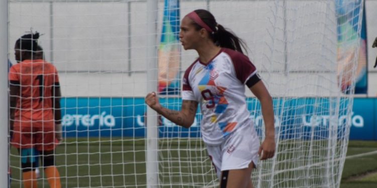 deyna castellanos 8492