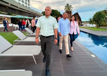 el ministro de turismo ali padron 8590