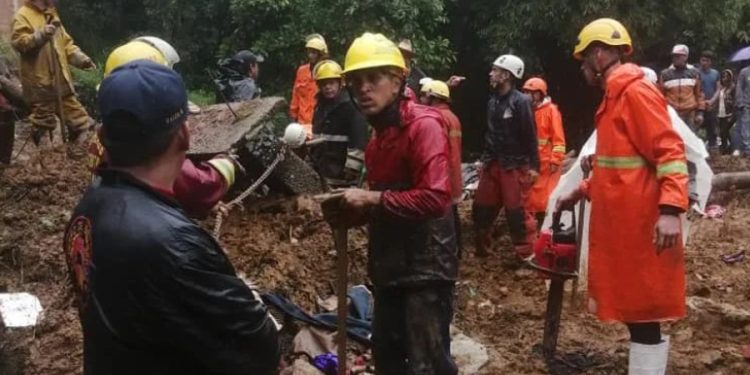 Tragedia en Boconó: 4 miembros de una familia mueren tapiados tras las intensas lluvias 1 labores de rescate cuerpo de bomberos bocono 8662