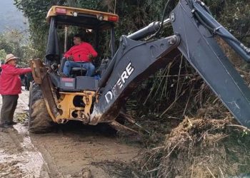 mantienen en bocono labores para despejar vias afectadas por fuertes lluvias 8816