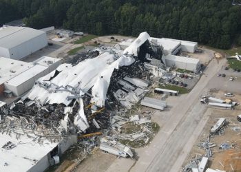 tornado causa danos en una planta de pfizer 9292