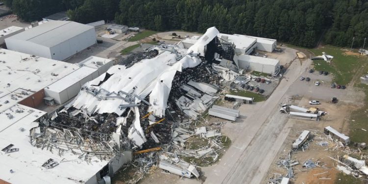 tornado causa danos en una planta de pfizer 9292