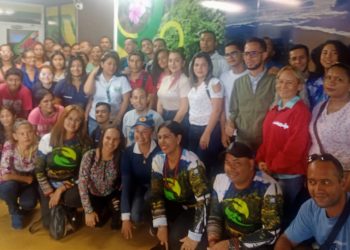 007427d7 f2b8 47fd 8d15 a8044b81de8b