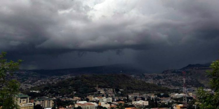 Inameh prevé cielo parcialmente nublado con lloviznas en varias zonas del país 1 caracas nublada 10242 2
