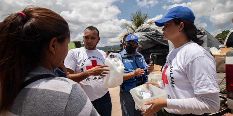 Cruz Roja Venezolana respondió ante las inundaciones en Santa Elena de Uairén 1 cruz roja venezolana respondio ante las inundaciones en santa elena de uairen 11004