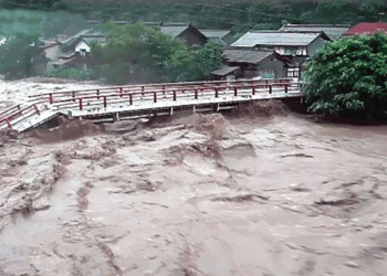 el tifon lan deja 49 heridos y mas de 1800 personas aisladas en japon 10456