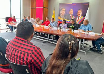 ministro de transporte ramon velasquez araguayan junto federacion venezolana de estudiantes univer 10463