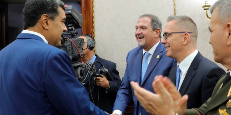 presidente maduro agradecio apoyo de fedecamaras y empresarios en desarrollo de zee 10238