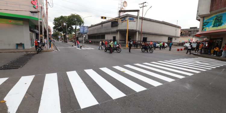 Alcaldía de Maturín hace demarcación vial en la avenida Bolívar con calle Rojas 1 b7004c97 1917 4373 ac7c ac3746af03d5
