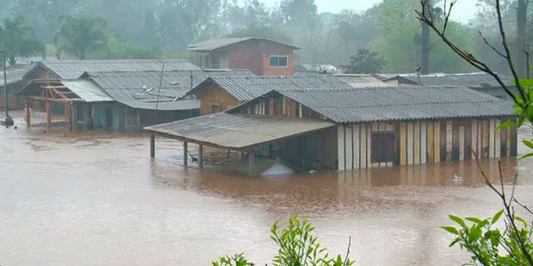 cuatro fallecidos y 200 desplazados tras el paso de un ciclon extratropical en el sur de brasil 11312