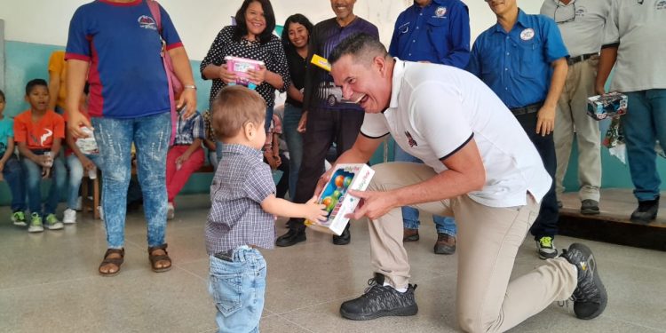 Transportistas entregan donativo solidario a niños y niñas abrigados en entidades de protección 1 d9bc1f25 08ee 4fb1 b172 eb4b6fbc8205