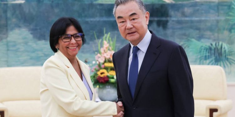 Vicepresidenta Delcy Rodríguez sostuvo reunión con el canciller Wang Yi en Beijing 1 de