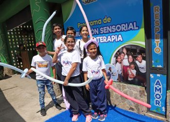 Alcaldesa Fuentes inaugura programa de Estimulación Sensorial y Musicoterapia para niños 5 ee484895 de27 45fd bf62 f840b8e96834