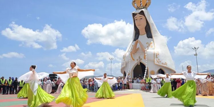 inauguran el monumento mas grande de la virgen del valle en carupano 11499