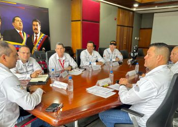 ministro de transporte ramon celestino velasquez y autoridades del sector aereo 11296