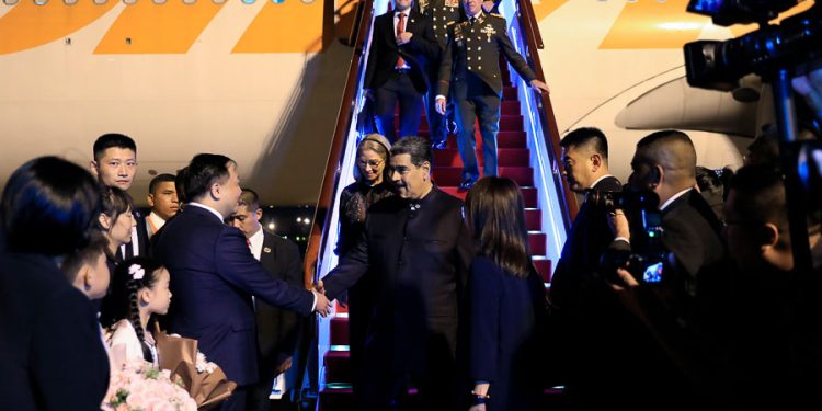 Presidente Maduro llega a Shanghái, epicentro financiero de China