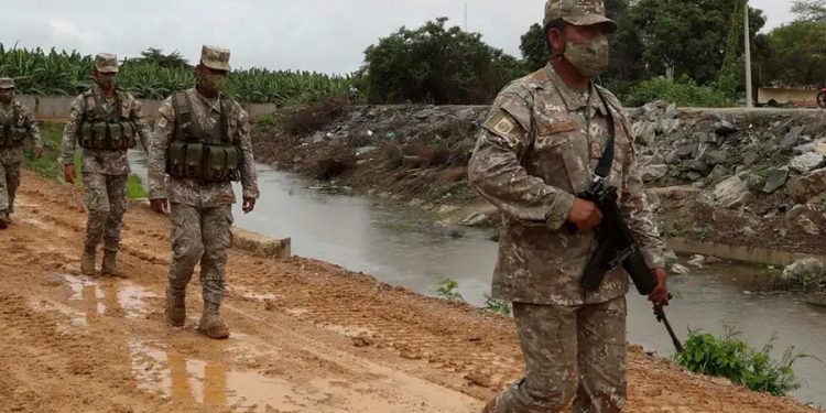 Perú pagará premio por captura del jefe del "Tren de Aragua" 1 soldados de peru patrullan la frontera comun con ecuador 12116