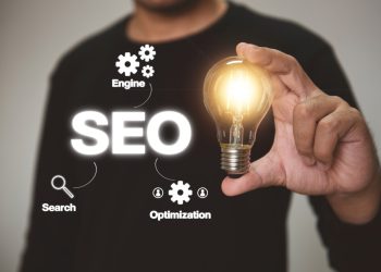 SEO marca pauta en la nueva era de la comunicación digital 7 El SEO, o Search Engine Optimization (Optimización para Motores de Búsqueda), es un conjunto de estrategias y técnicas diseñadas para mejorar la visibilidad de un sitio web en los resultados de búsqueda de motores como Google.