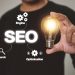 SEO marca pauta en la nueva era de la comunicación digital 8 El SEO, o Search Engine Optimization (Optimización para Motores de Búsqueda), es un conjunto de estrategias y técnicas diseñadas para mejorar la visibilidad de un sitio web en los resultados de búsqueda de motores como Google.