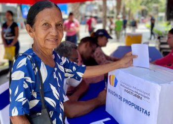 Los adultos mayores entregaron sus propuestas en la segunda jornada de consulta pública abierta. (Foto: Cortesía)