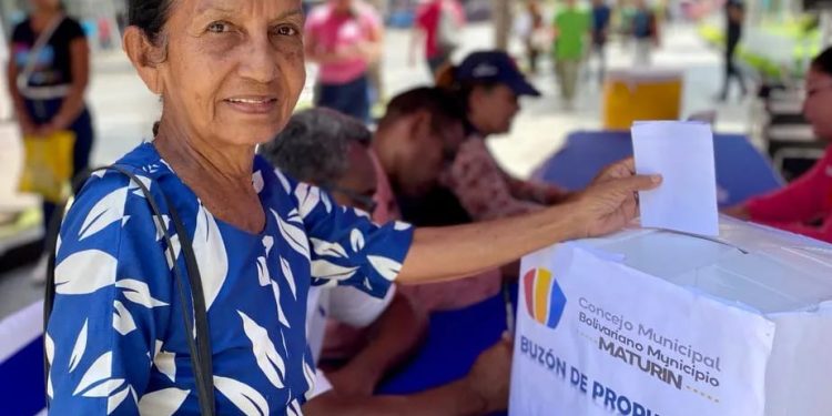 En jornada abierta reciben aportes para reformar ordenanzas municipales de Maturín 1 Los adultos mayores entregaron sus propuestas en la segunda jornada de consulta pública abierta. (Foto: Cortesía)