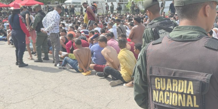 Incautandas más de 200 armas durante operación en Puente Ayala 1 descarga 3