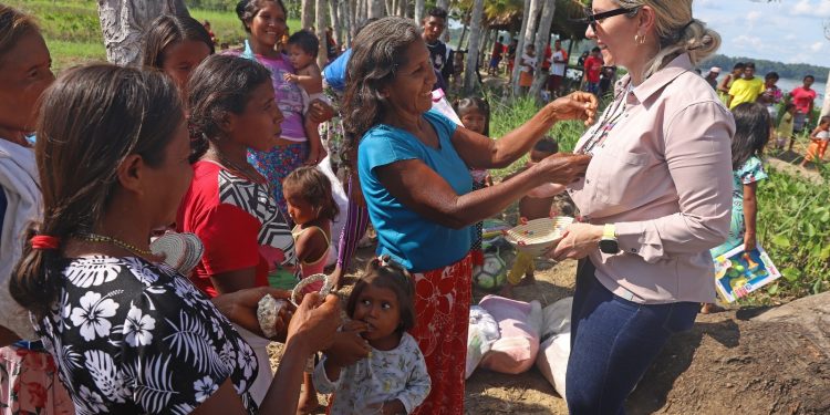 Primera dama de Monagas llevó atención social a niños indígenas de Boca de Tigre 1 fa89e7cf 72c2 4208 8ead 620765e243fc