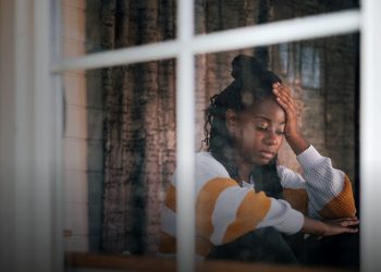 JW.ORG ofrece consejos prácticos e ideas de la Biblia para hombres y mujeres, jóvenes o adultos, que enfrenten problemas de salud mental.